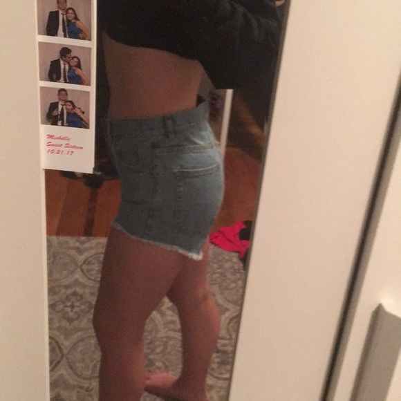 PERFECT CONDITION BRANDY MELVILLE JEAN SHORT - Picture 6 of 6